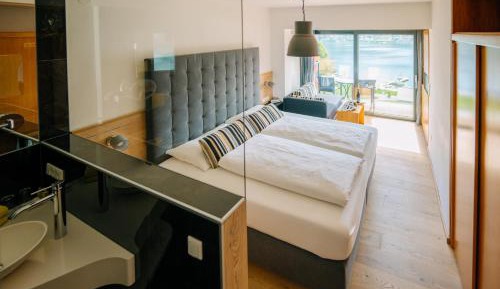 Double Room with Balcony and Lake View