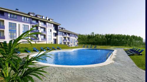 One-Bedroom Apartment with Pool View