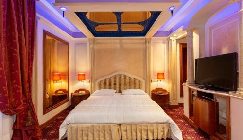 Suite with Hot Tub
