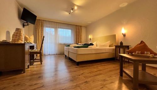 Double or Twin Room with shared kitchen