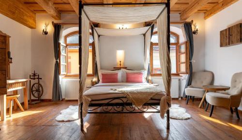 Deluxe Apartment with Canopy