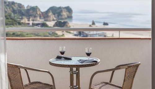 Superior One-Bedroom Apartment (2 Adults + 1 Child)