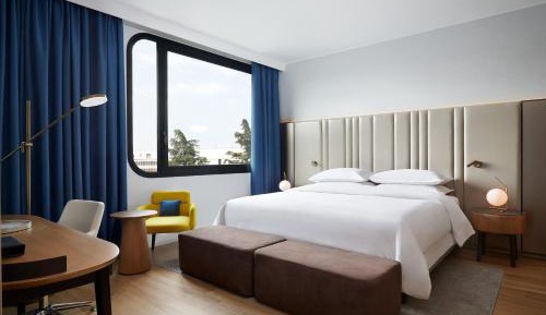 Executive Suite with Club Lounge Access