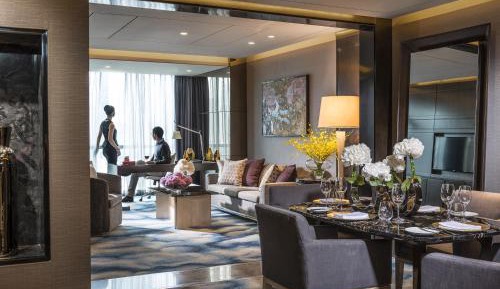 Deluxe King Suite