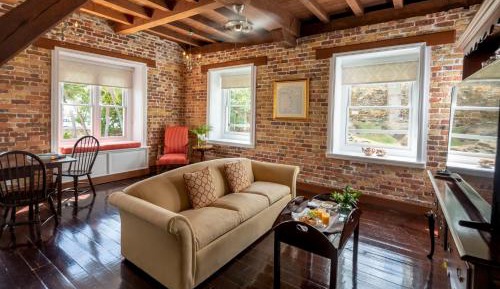 Contemporary Suite