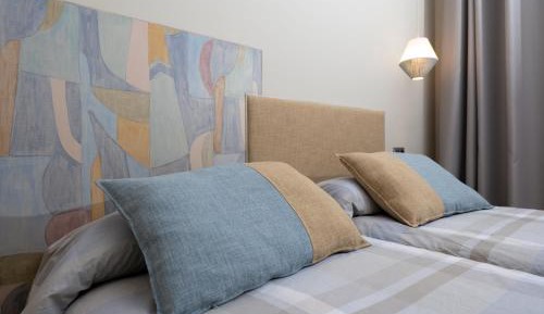 Double or Twin Room with Mountain View