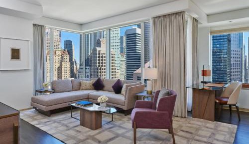 Astor Suite, 1 Bedroom Suite, 1 King, Corner room
