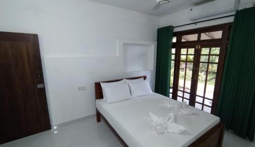 Deluxe Double Room (2 Adults + 1 Child)