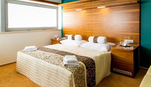 Officer's Cabin - Deluxe Double or Twin Room