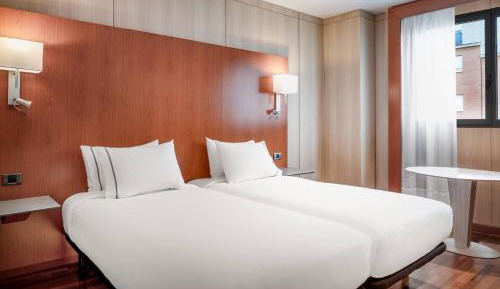 Standard Twin Room with City View