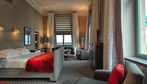 Junior Suite Courtyard View