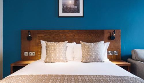 Family Room (2 Adults + 2 Children)