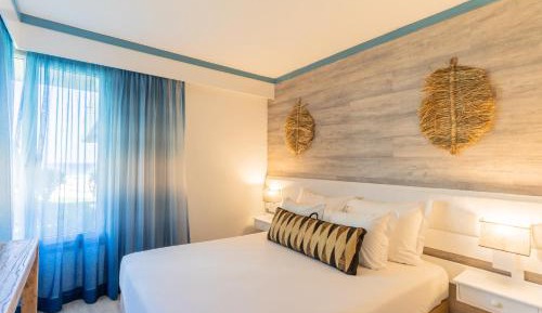 One-Bedroom Apartment with Sea View