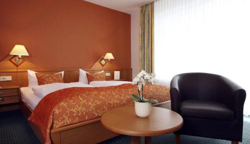 Double Room with Balcony and Side View of the Sea