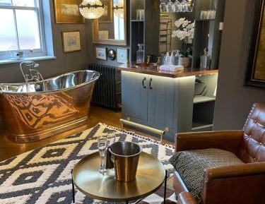 Deluxe Suite with Spa Bath