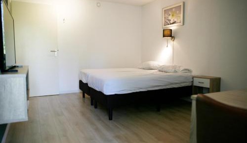 Studio (2 Adults)