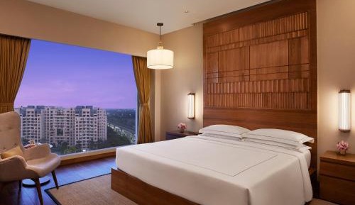 Taj Club suite with one way airport transfer, evening cocktail, 2pcs of ironing non-cumulative basis