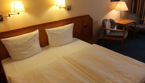 Double or Twin Room with Lake View