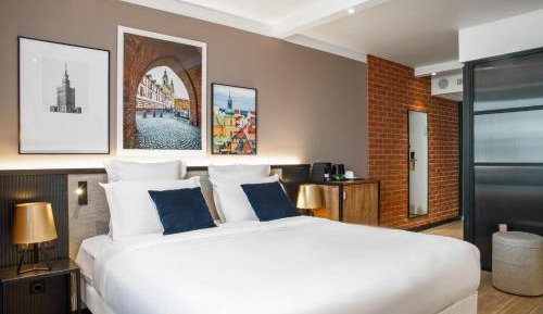 Superior Room with 1 Queen Bed