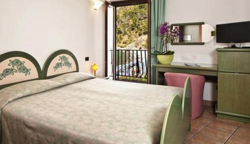 Double or Twin Room with Sea View