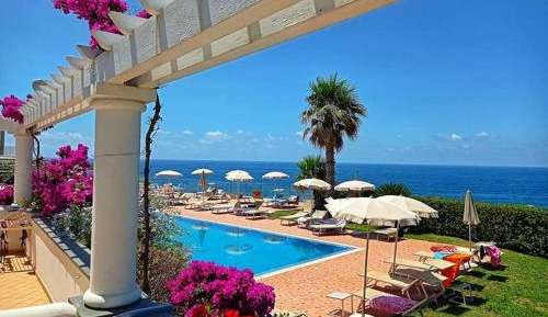 Standard Triple Room with Sea View