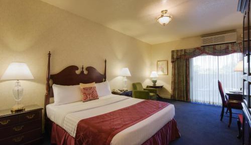 Deluxe King Room - Non-Smoking