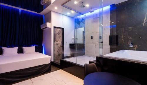 Deluxe Suite with Spa Bath