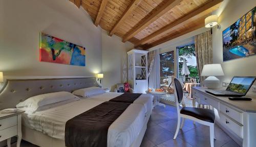 Comfort Double or Twin Room with Partial Lake View