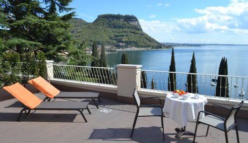 Deluxe Double or Twin Room with Lake View