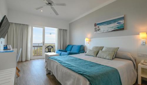Junior Suite with Sea View (2 Adults + 1 Child)