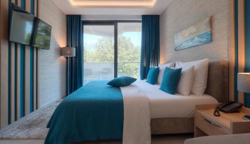 Superior Double Room with Double Bed or with 2 Single Beds and Side Sea View