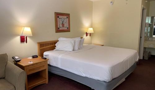 1 King Bed First Floor