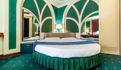 Queen Room