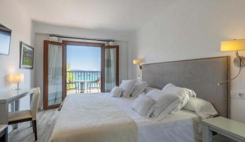 Double or Twin Room with Sea View