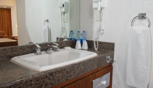 Deluxe Suite with Spa Bath