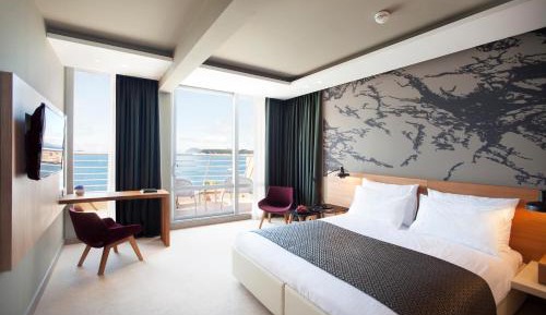 Executive Suite with Sea View and Balcony