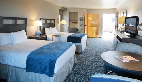 Queen Room with 2 Queen Beds with Partial Sea View - Disability Access
