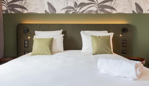 Standard Queen Room