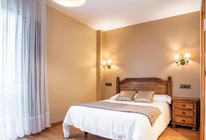 Double or Twin Room with Mountain View