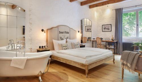 Junior Suite with Lake View