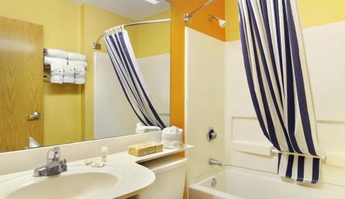 Deluxe Queen Room with Two Queen Beds