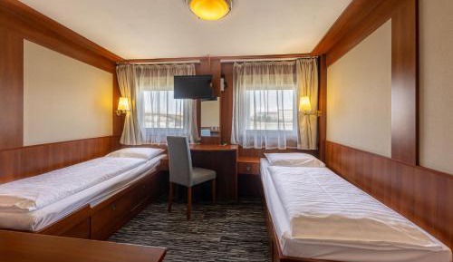 Standard Twin Cabin on Boat with River View
