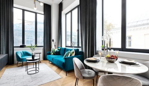 King Studio with Sofa Bed