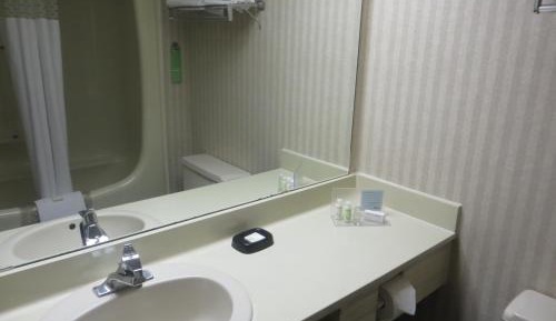 Queen Suite with Whirlpool