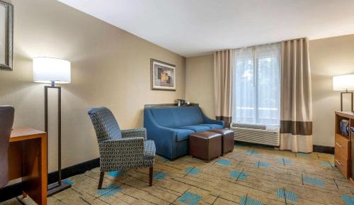 Queen Suite with Two Queen Beds and Accessible Tub - Accessible/Non-Smoking