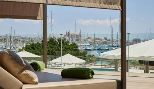 The Level Grand Premium with Sea View and Solarium (2 adults + 2 children)
