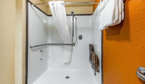 Queen Room with Two Queen Beds - Accessible/Non-Smoking 