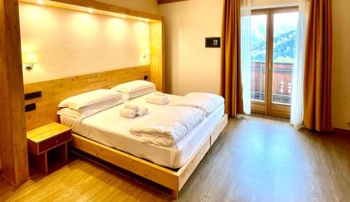Deluxe Double or Twin Room with Balcony