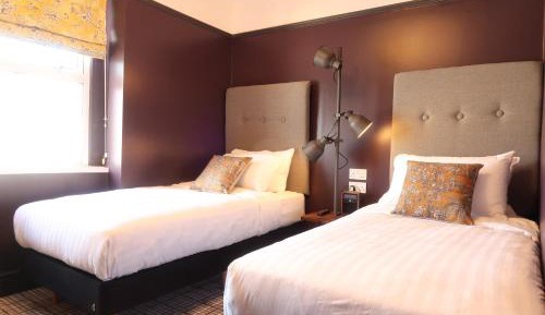 Twin Room with Shower