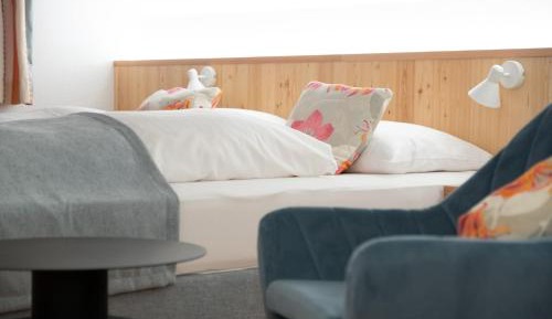 Vierbettzimmer mit Balkon (zur Straße)